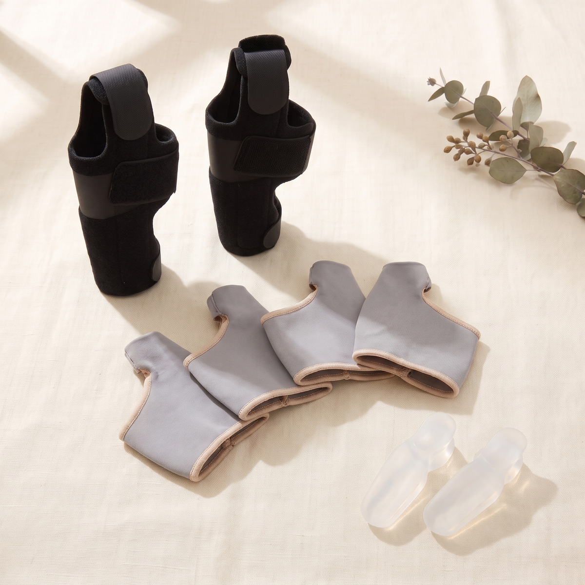 GentleToes Comfort Set: night splint pair, two day sleeve pairs and toe separators